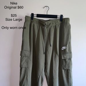 Nike cargos